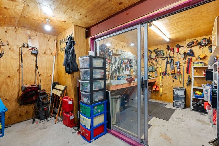 Photo of property in 16 Ordley Grove, Tawa, Wellington, 5028