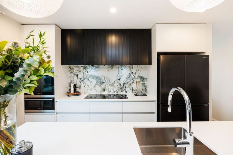 Photo of property in 6 Solitude Crescent, Kelvin Grove, 4414