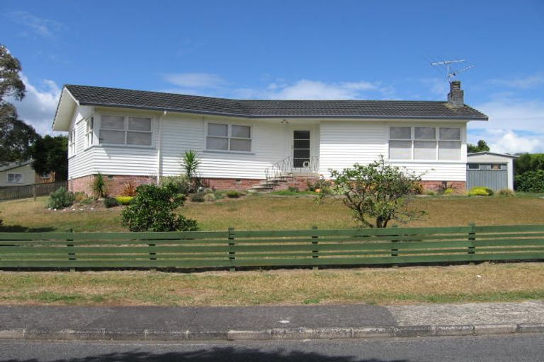 Photo of property in 1 Cajero Place, Green Bay, Auckland, 0604