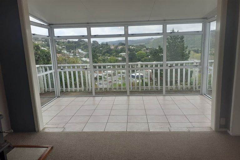 Photo of property in 32 Castle Crescent, Stokes Valley, Lower Hutt, 5019