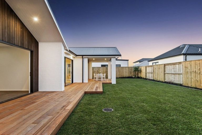 Photo of property in 37 Colpoma Close, Papamoa Beach, Papamoa, 3118