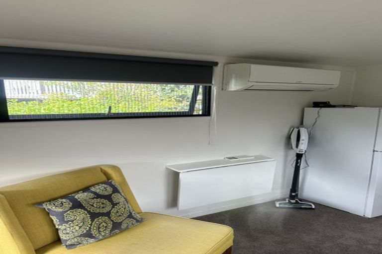 Photo of property in 8 Glendawn Place, Bayview, Auckland, 0629