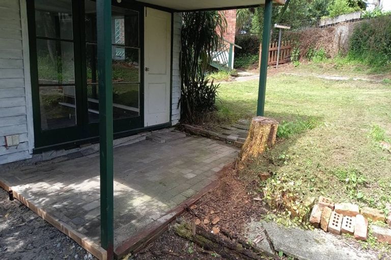 Photo of property in 1 Sunnyside Road, Sunnyvale, Auckland, 0612