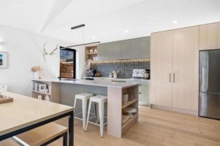 Photo of property in 52 Spur Ridge Rise, Jacks Point, 9371