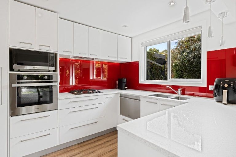 Photo of property in 2/52 Crofton Road, Harewood, Christchurch, 8051