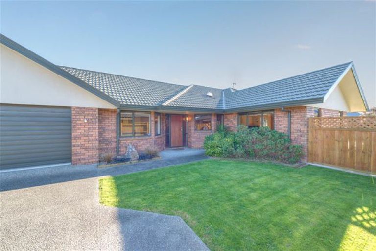 Photo of property in 44 Tennyson Avenue, Kelvin Grove, Palmerston North, 4414