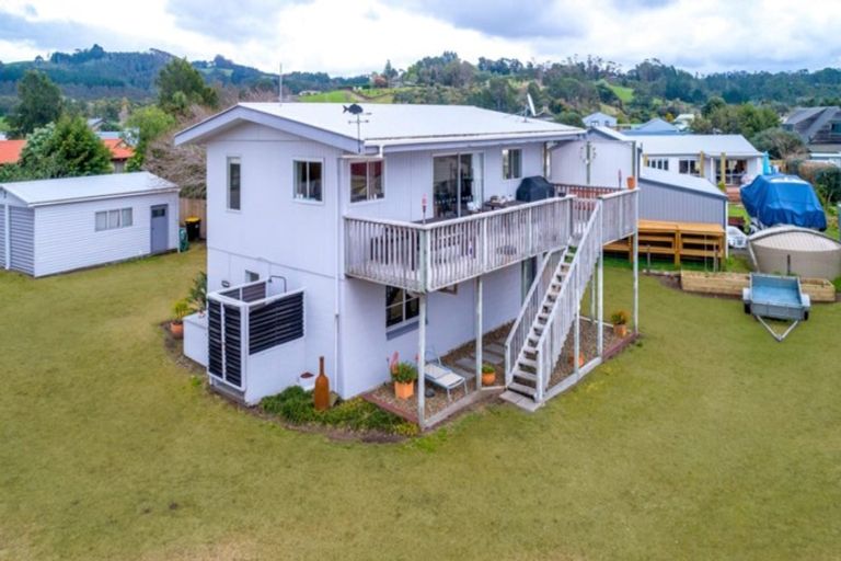 Photo of property in 5 Hicks Place, Cooks Beach, Whitianga, 3591