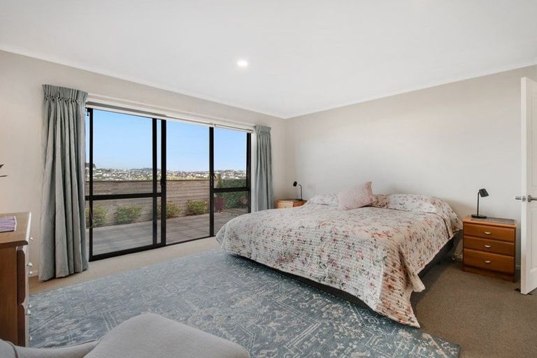 Photo of property in 16 Seamount Drive, Red Beach, 0932