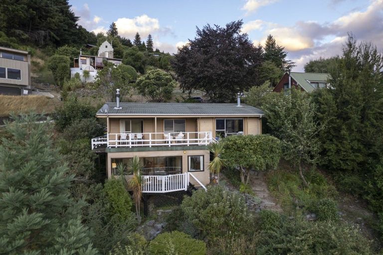 Photo of property in 22 Mckerrow Place, Sunshine Bay, Queenstown, 9300