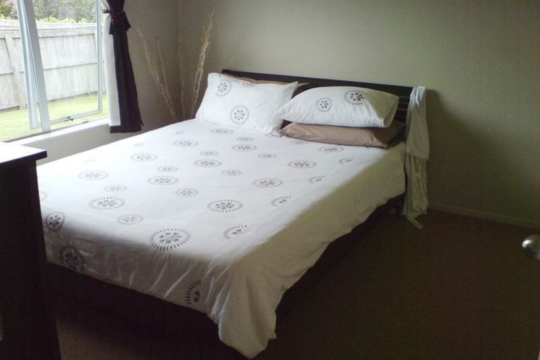 Photo of property in 22 George Deane Place, Greenhithe, Auckland, 0632