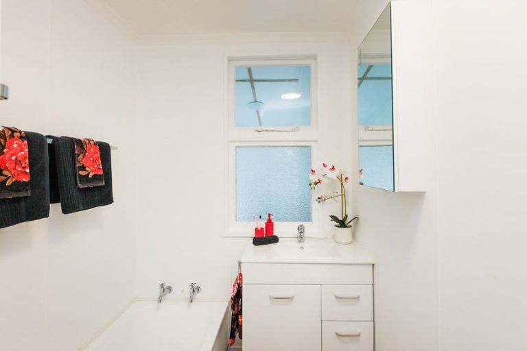 Photo of property in 9 Chelwood Street, Takaro, Palmerston North, 4412