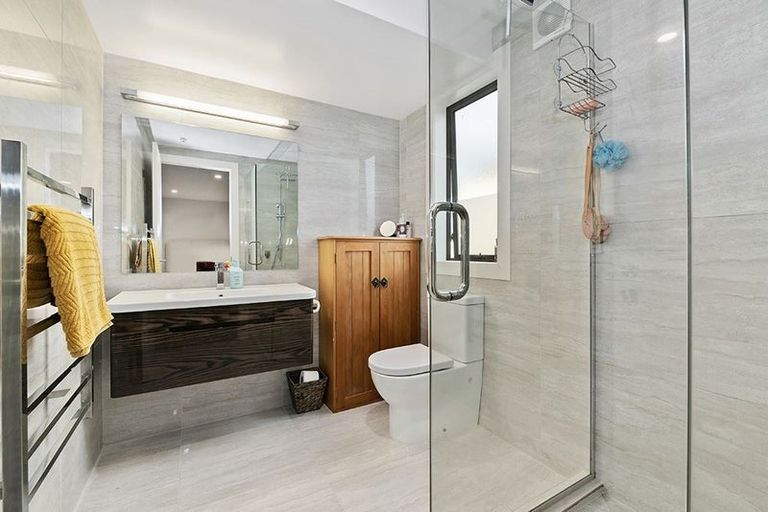 Photo of property in 2f Dodson Avenue, Milford, Auckland, 0620