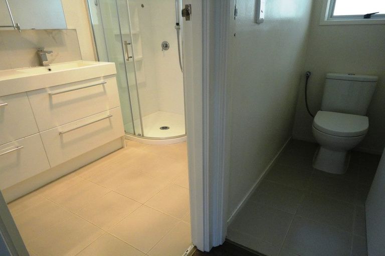 Photo of property in 11 Gibbons Road, Weymouth, Auckland, 2103