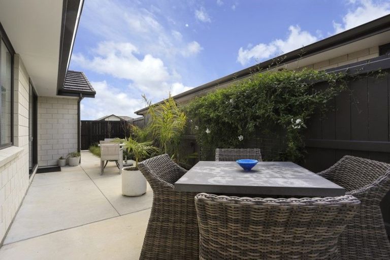 Photo of property in 24 Harding Drive, Papamoa Beach, Papamoa, 3118