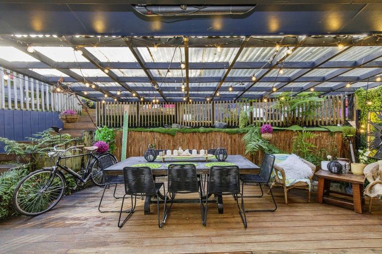 Photo of property in 27 Edelweiss Grove, Timberlea, Upper Hutt, 5018