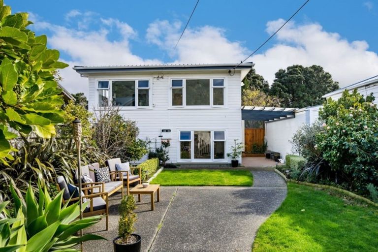 Photo of property in 26 Tuatoru Street, Eastbourne, Lower Hutt, 5013