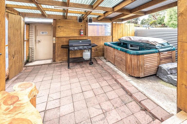 Photo of property in 1 Lupton Street, Waverley, 4510