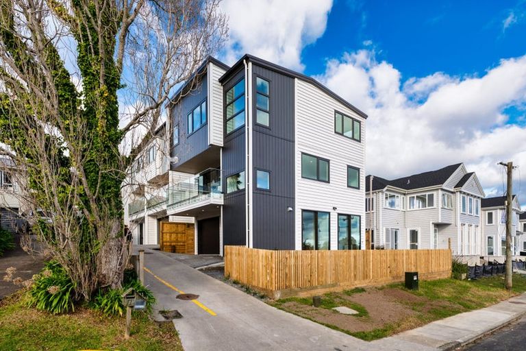 Photo of property in 1/20 William Souter Street, Forrest Hill, Auckland, 0620