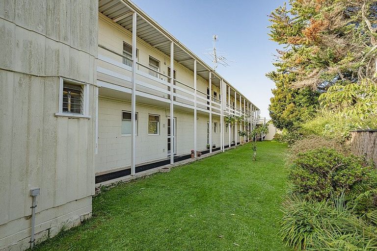 Photo of property in Balmoral Court, 2/130a Balmoral Road, Mount Eden, Auckland, 1024
