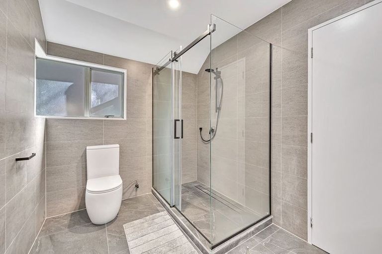 Photo of property in 2/33 Penguin Drive, Murrays Bay, Auckland, 0630