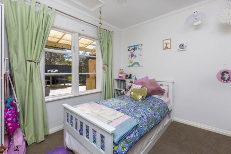 Photo of property in 38 Jocelyn Crescent, Pinehaven, Upper Hutt, 5019