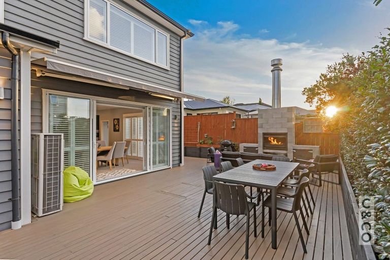 Photo of property in 37 Nobilo Road, Kumeu, 0810