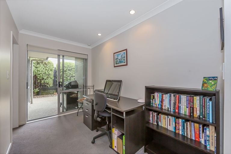 Photo of property in 1 Bridal Place, Silverdale, 0932