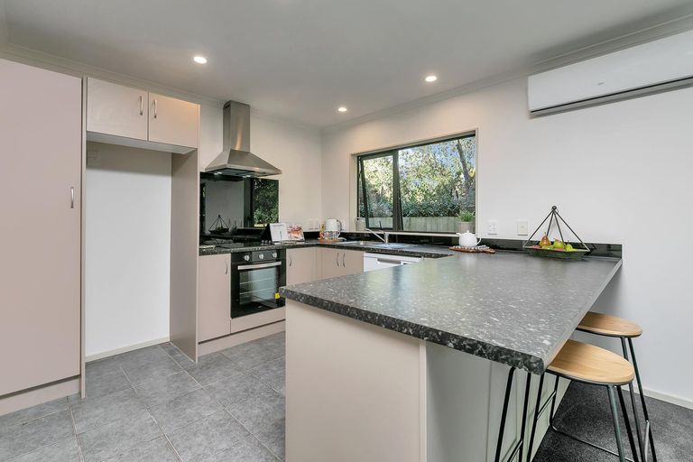 Photo of property in 40a Roberts Road, Glenfield, Auckland, 0629