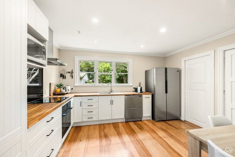 Photo of property in 6 Glen Road, Stokes Valley, Lower Hutt, 5019