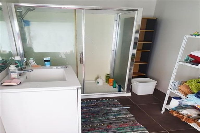 Photo of property in 10 Roys Road, Weymouth, Auckland, 2103