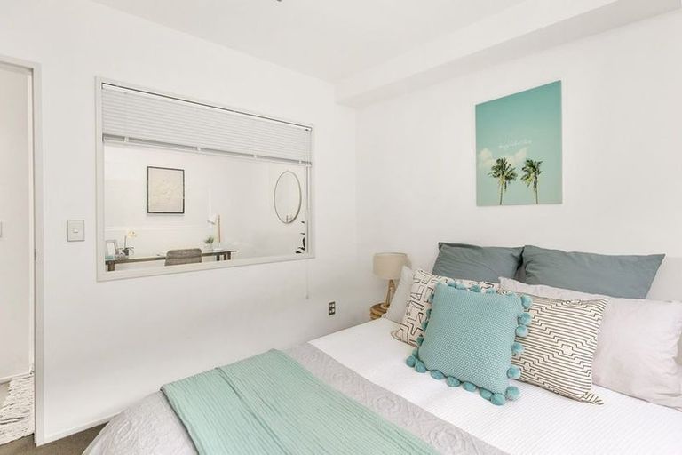 Photo of property in 56 Saddleback Grove, Karori, Wellington, 6012