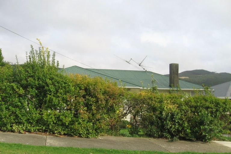 Photo of property in 80 Taylor Terrace, Tawa, Wellington, 5028