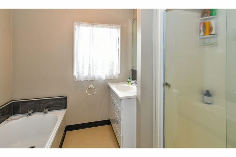 Photo of property in 1/11 Zurich Place, Weymouth, Auckland, 2103