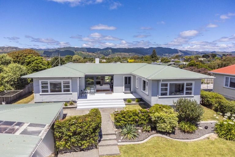 Photo of property in 16 Francis Road, Paraparaumu Beach, Paraparaumu, 5032