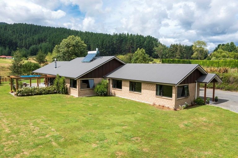 Photo of property in 34 Denton Road, Levin, 5571