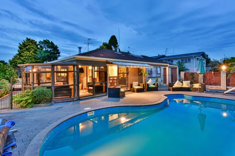 Photo of property in 9 Hazeldene Place, Opaheke, Papakura, 2113