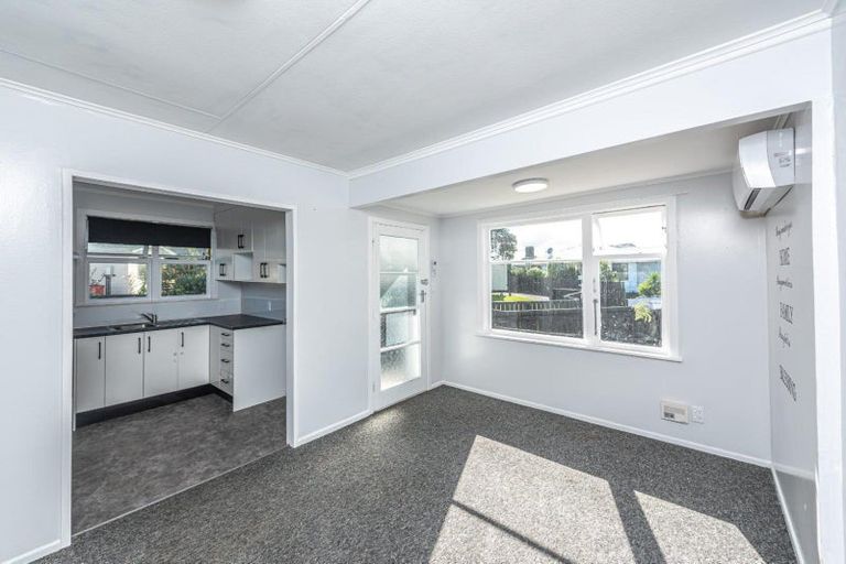 Photo of property in 1 Kupe Place, Castlecliff, Whanganui, 4501