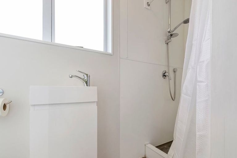 Photo of property in 8 Charles Road, Hannahs Bay, Rotorua, 3010