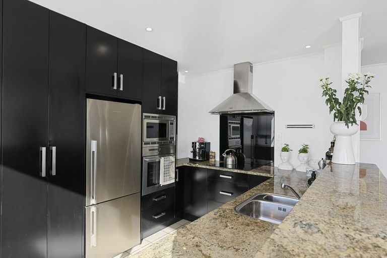 Photo of property in Clifton Towers, 202 Oriental Parade, Oriental Bay, Wellington, 6011