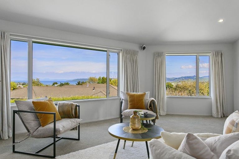 Photo of property in 19 Magnolia Rise, Waipahihi, Taupo, 3330