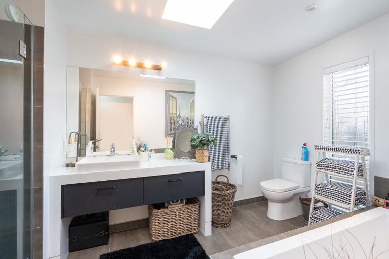 Photo of property in 62 Montgomery Crescent, Kinloch, Taupo, 3377