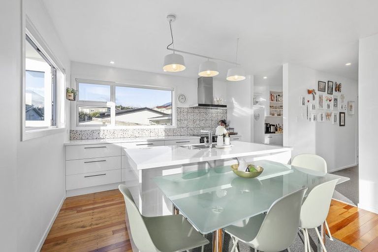 Photo of property in 3 Terrace Road, Titahi Bay, Porirua, 5022