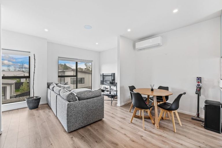 Photo of property in 6/107 Hobsonville Road, West Harbour, Auckland, 0618