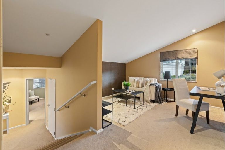 Photo of property in 52 Grovenor Drive, Orewa, 0931