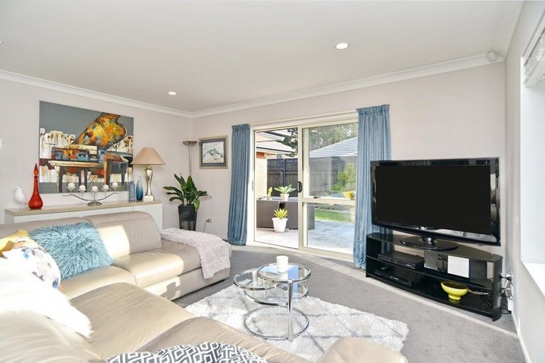 Photo of property in 5 Amoka Crescent, Parklands, Christchurch, 8083