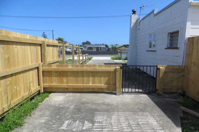 Photo of property in 11 Thomas Place, Foxton Beach, Foxton, 4815