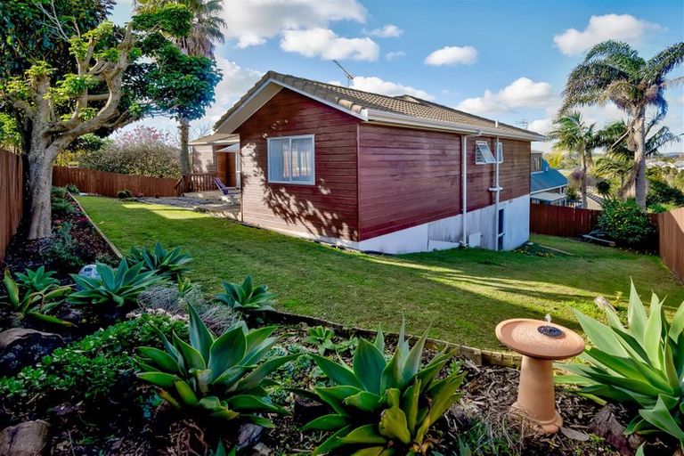 Photo of property in 1/74 Gosford Drive, Botany Downs, Auckland, 2010