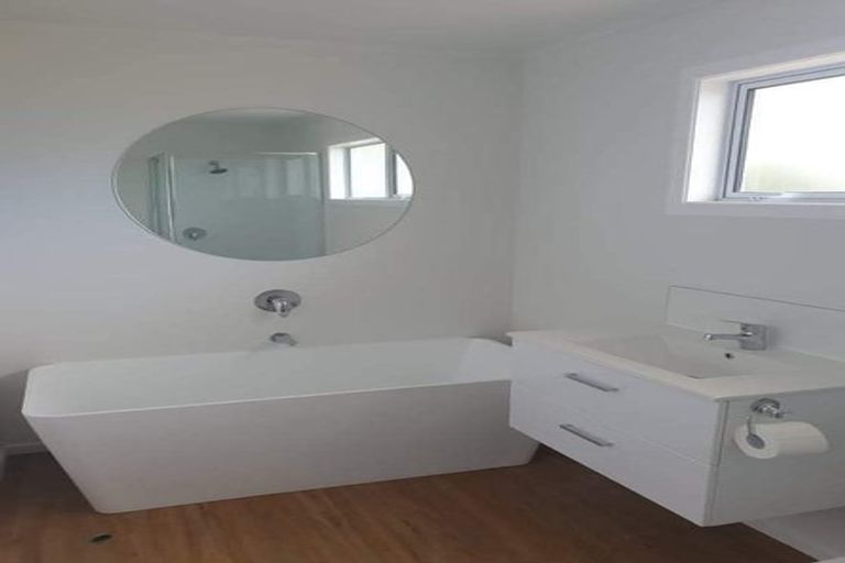 Photo of property in 57 Gloria Avenue, Te Atatu Peninsula, Auckland, 0610