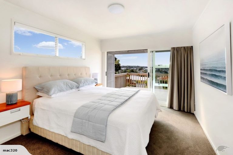 Photo of property in 2/611 Beach Road, Rothesay Bay, Auckland, 0630