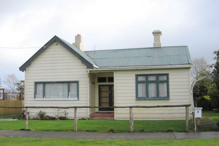 Photo of property in 1 Crimea Street, Wyndham, 9831